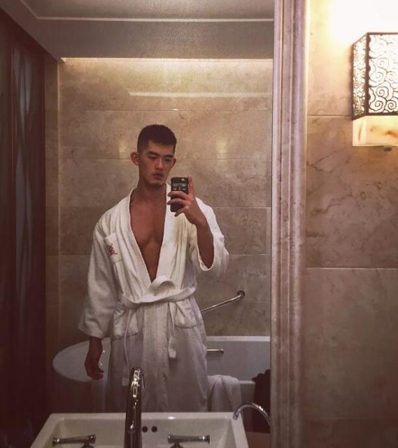 前^后^翘的痞帅长腿big筋霸，一看就很厉害的肌肉男！ - 51虹马